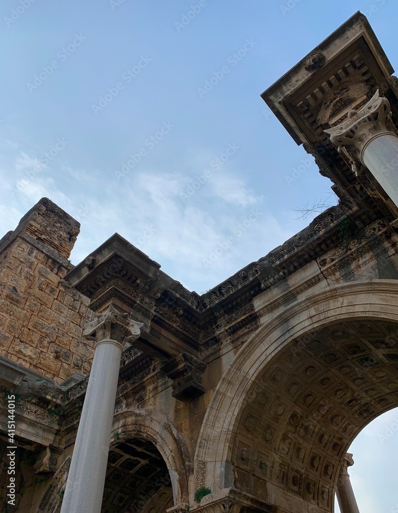 Obraz premium Antique gates to the old town in Antalya