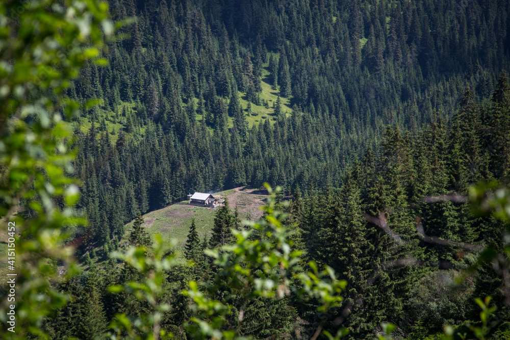 Fotografie House in the mountains. Top view.