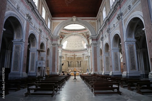 Napoli - Navata centrale della Basilica di San Giovanni Maggiore