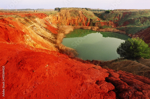 Quadro su tela bauxite, cave bauxite, marte, alieno, paesaggio, acqua, otranto, salento, lago,