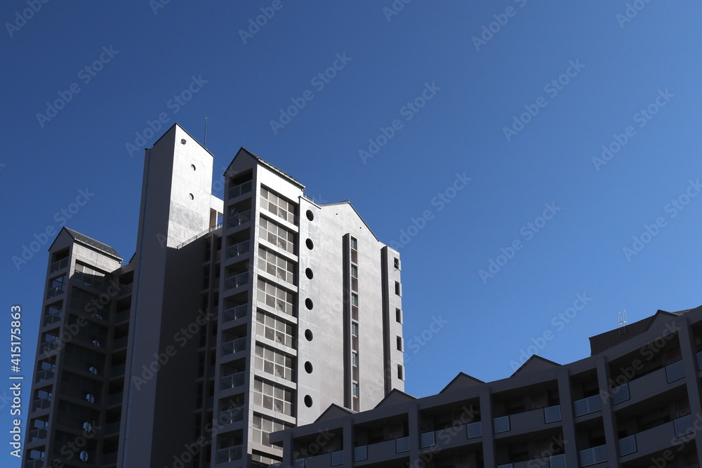 マンションと青空 マンションと青空
