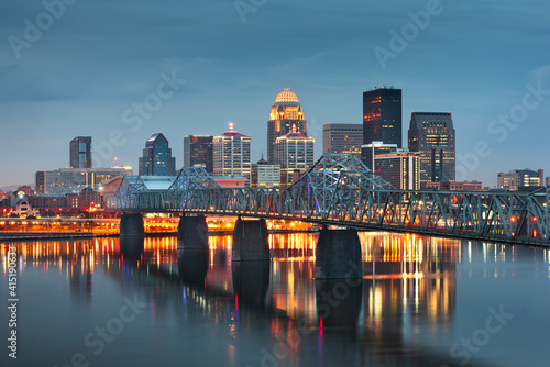 Louisville, Kentucky, USA downtown skyline on the Ohio River