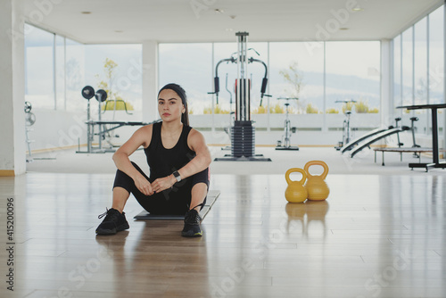 woman exercising alone dressed in black