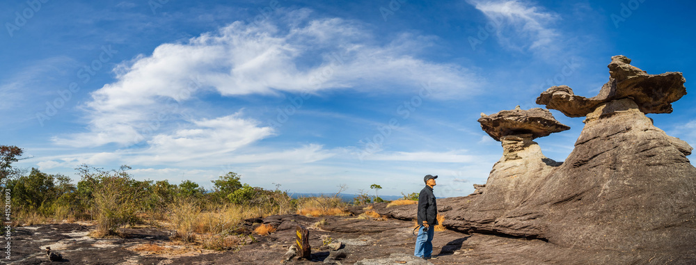 Obraz premium tourist take pictures of the Grand Canyon in thailand