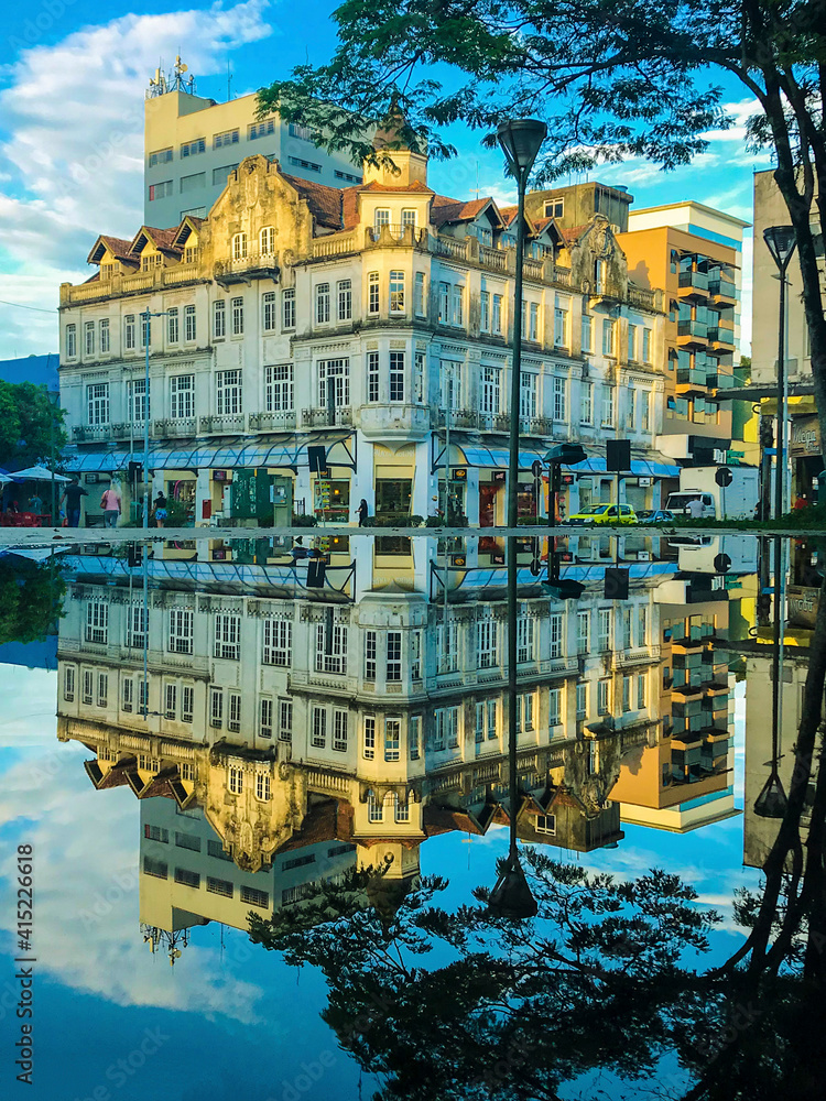 Fototapeta premium reflex view of the town
