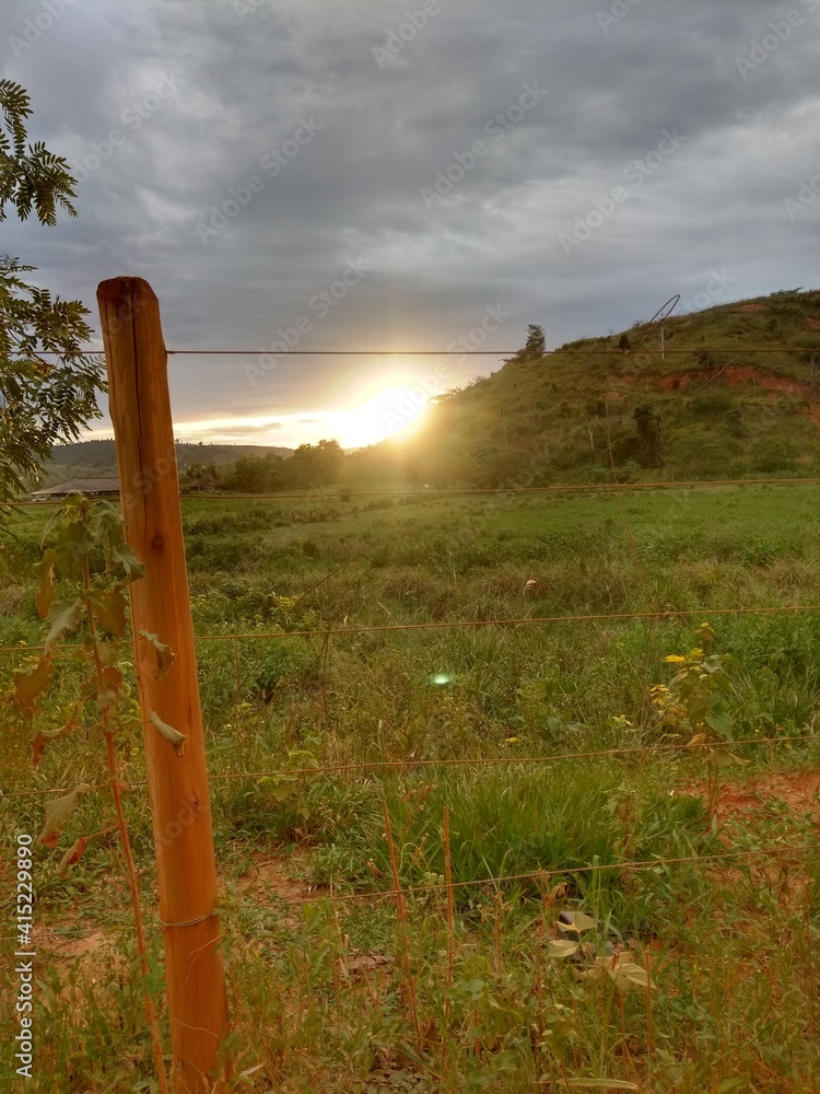 Sunset on the mountain a cloudy day, February 15, 2021, Colatina, Espírito Santo.
