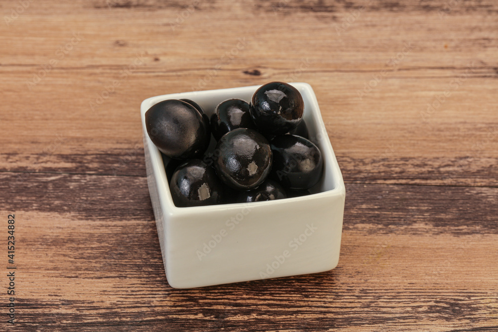 Black olives in the bowl