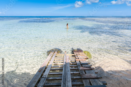Fototapeta relaxing on a Tahitian beach