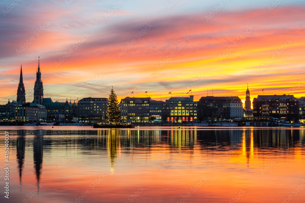 Fototapeta premium Weihnachtlicher Sonnenuntergang an der Binnenalster
