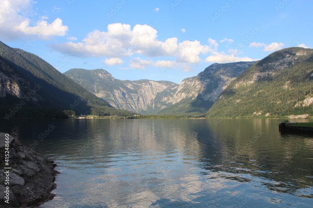 Hallstatt See mit Spiegelung der Berge