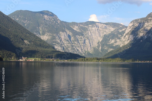 Hallstatt See mit Spiegelung Bergpanorama