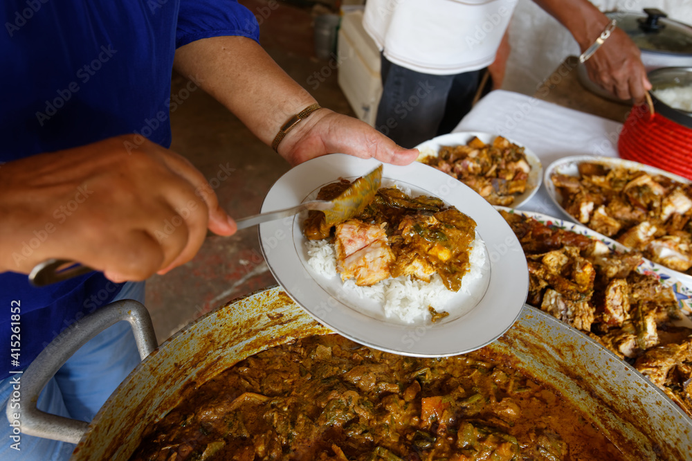 Bouillon d'awara sur son riz blanc une tradition créole Guyane