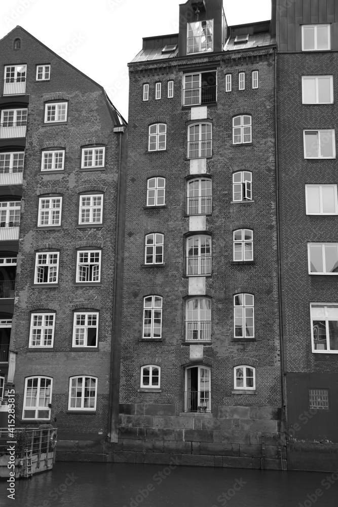city canal houses in black in white 