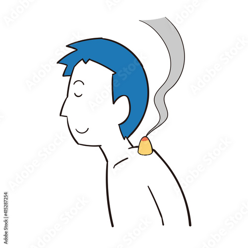 肩にお灸をする男性