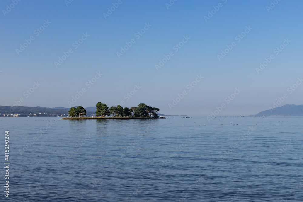 早朝の宍道湖と嫁ヶ島の風景　島根県松江市