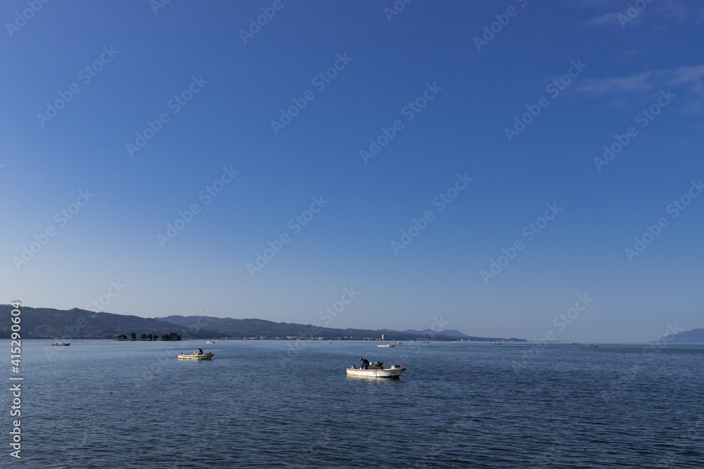 早朝の宍道湖としじみ漁の風景　島根県松江市