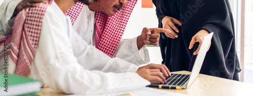 Canvas-taulu Successful of group collegue arab business people working with laptop computer and document report