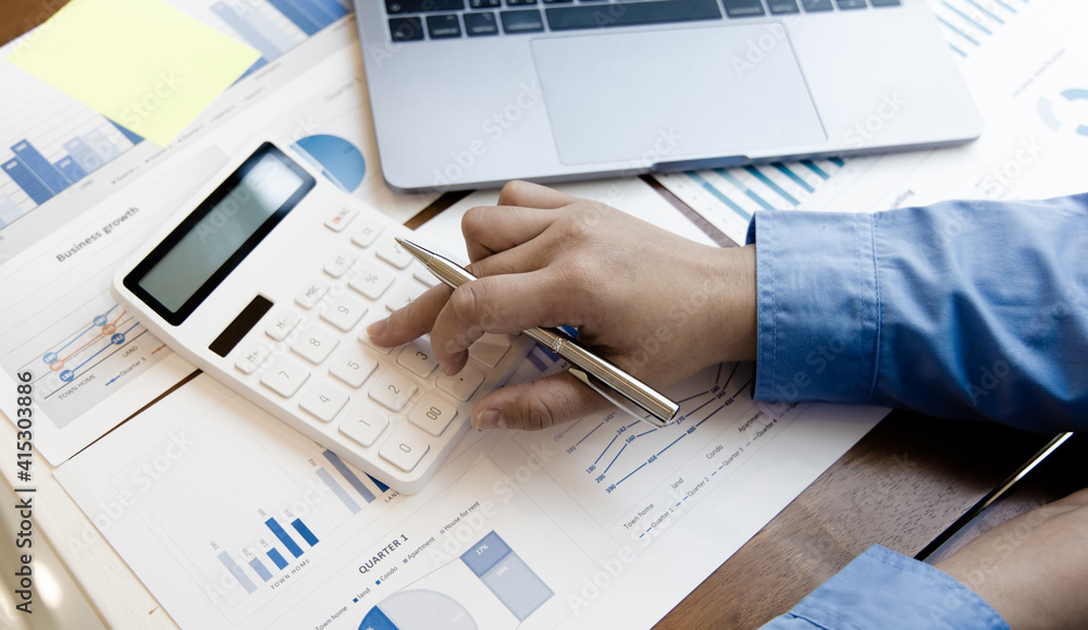 Accounting businessmen are calculating income-expenditure and analyzing real estate investment data, Dedicated to the progress and growth of the company, Financial and tax systems concept. Accounting businessmen are calculating income-expenditure and analyzing real estate investment data, Dedicated to the progress and growth of the company, Financial and tax systems concept.