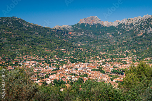 Obraz na plátně A view on Sóller town from Mirador del Pujol de'n Banya viewpoint on Mallorca is