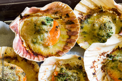 Tasty scallops au gratin baked