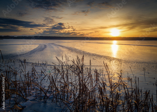 Fototapeta Naklejka Na Ścianę i Meble -  Beautiful sunset on the frozen winter lake, zalew zemborzycki lublin poland