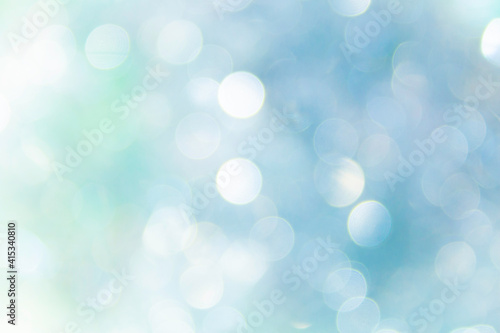 緑色背景と玉の形のキラキラ