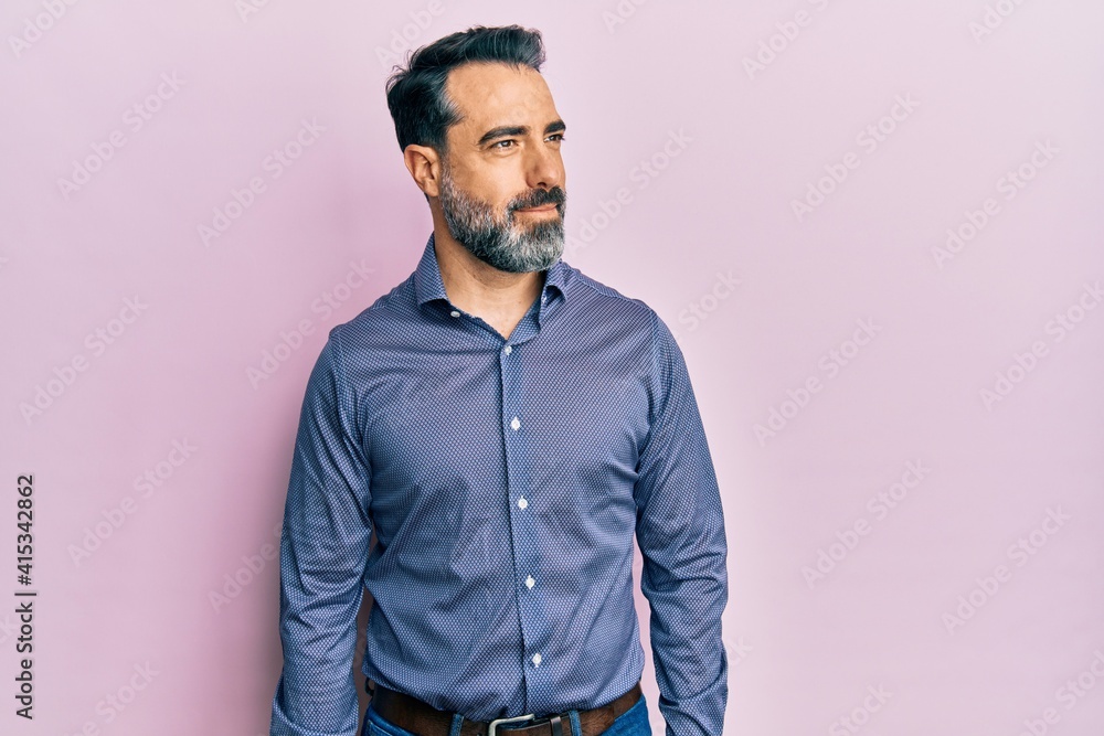Middle age man with beard and grey hair wearing business clothes smiling looking to the side and staring away thinking. - obrazy, fototapety, plakaty 