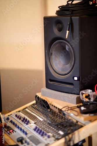Enceinte monitoring ou monitor - système de sonorisation - studio d'enregistrement home studio