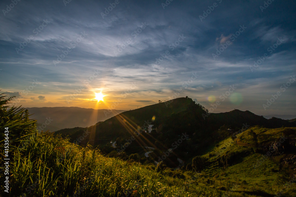 Obraz premium Beautiful mountain views against the sky with beautiful clouds.