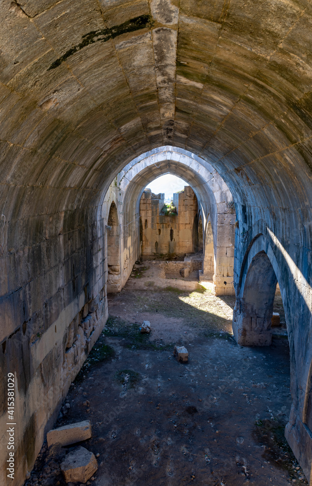 Obraz premium Welcome to Sagalassos. Isparta, Turkey.To visit the sprawling ruins of Sagalassos, high amid the jagged peaks of Akdag, is to approach myth: the ancient ruined city set in stark.