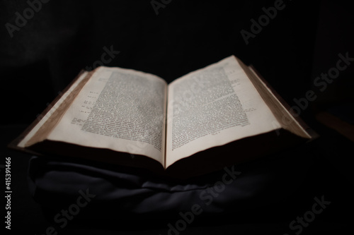 Carta da parati 17th century book in original binding