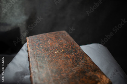Foto 17th century book in original binding