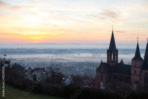Nebel über dem Rhein im Sonnenaufgang bei Oppenheim © parallel_dream
