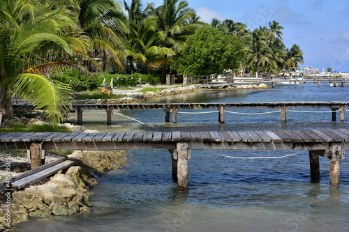 Paisajes y localizaciones de la pequeña isla de coral Cayo Caulker, situada en el mar Caribe, en las costas de Belize