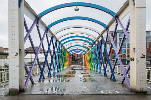 Tableau sur toile Colorful Bridge joining Niemeyer Center with the old town of Aviles, Spain