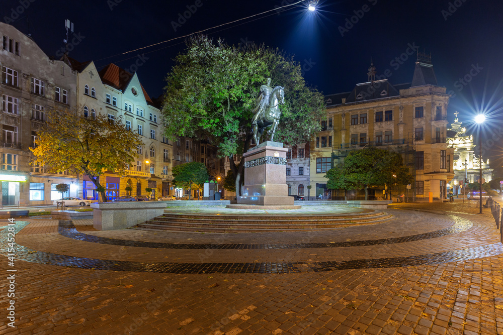Lviv. Galitskaya square at night.