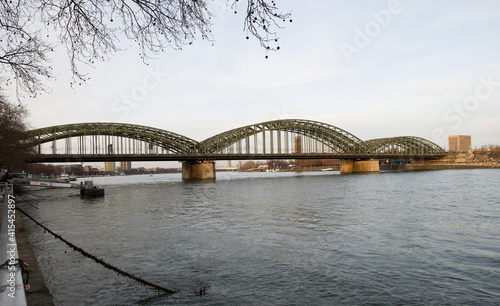 Hohenzollernbrücke in Köln über den Rhein © armin_eckstein