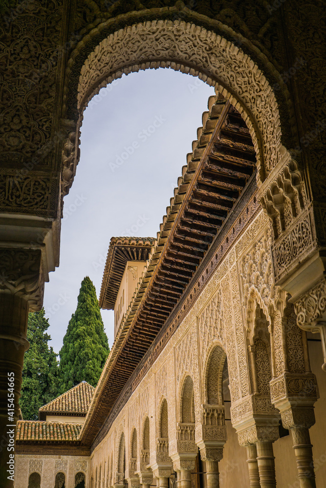 the finely decorated court of the Lions ( the finely decorated court of the Lions (