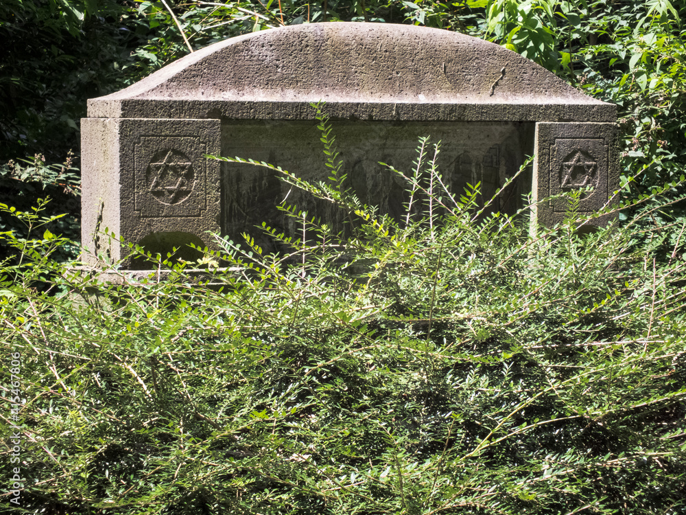 Fototapeta premium Ostfriedhof Dortmund, Jewish part