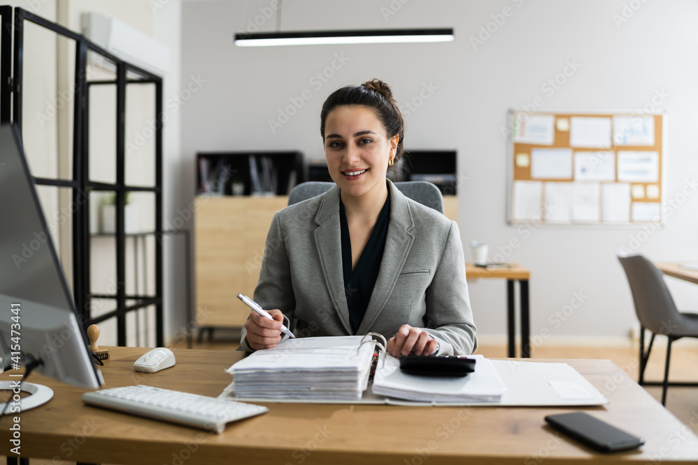 Professional Accounting Consultant Woman Professional Accounting Consultant Woman