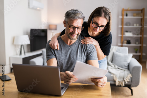 Fotografie Couple Doing Taxes And Family Budget