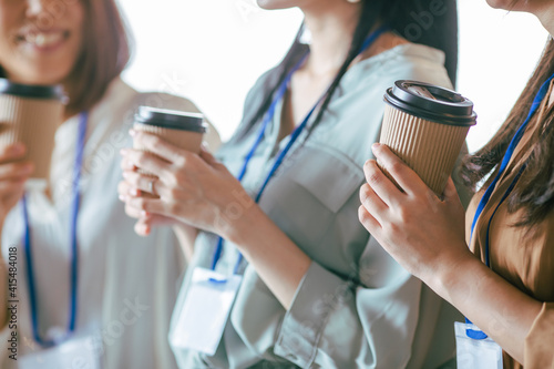 Tableau sur toile コーヒー休憩する女性社員