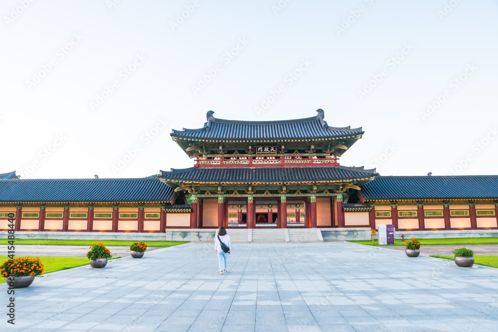 Fototapeta premium 사비궁 천정문