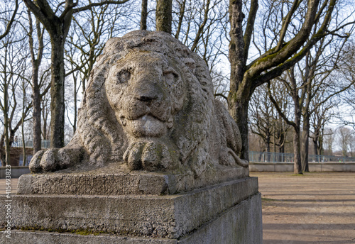 Löwenskulptur im Blücherpark, Köln photo