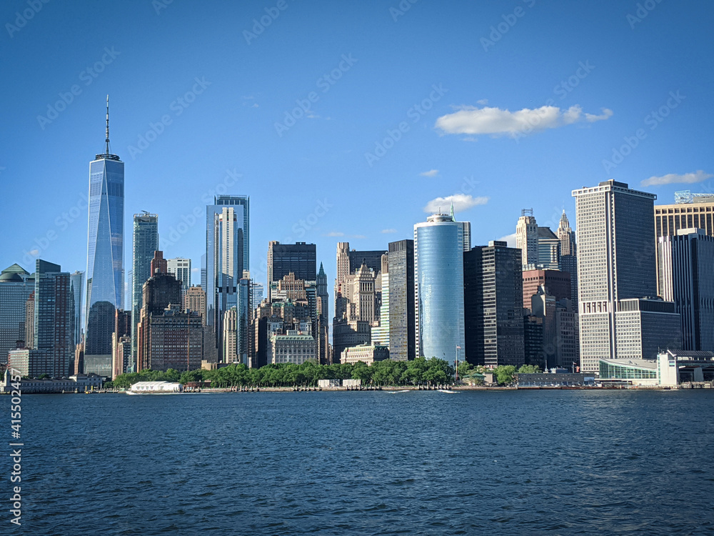 Obraz premium New York skyscrapers in lower Manhattan on a sunny day