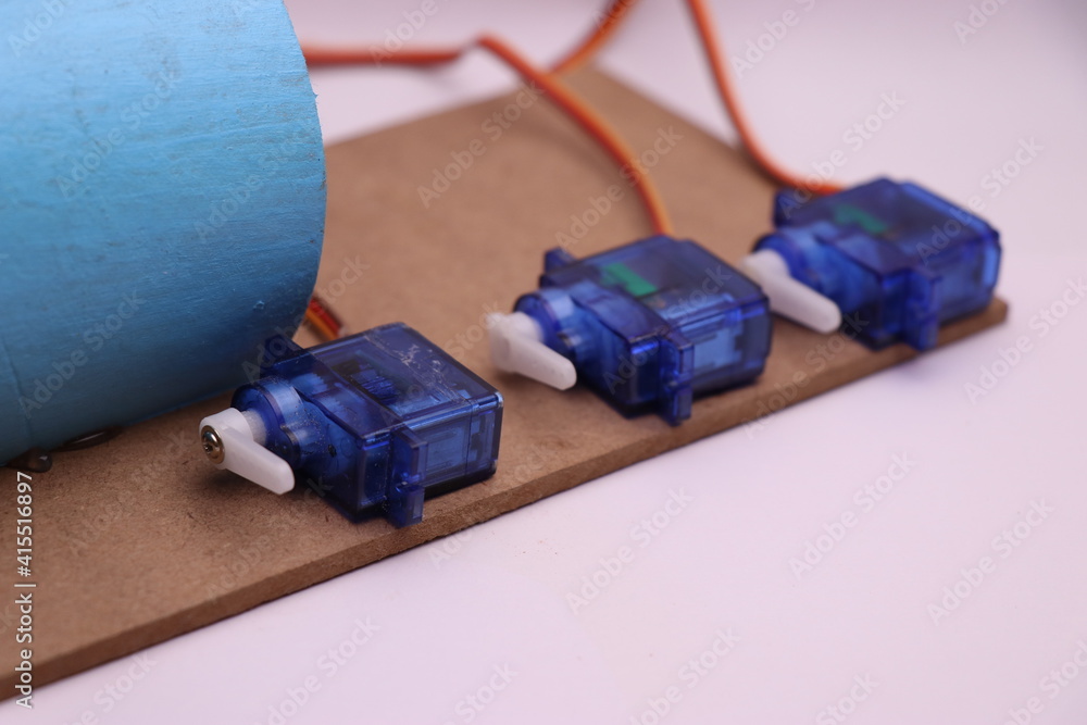 Stockfoto Micro servo used in prototyping project. Group of 3 micro ... Circuit Diagram