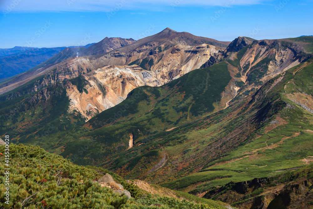 大雪山国立公園　秋の十勝岳連峰