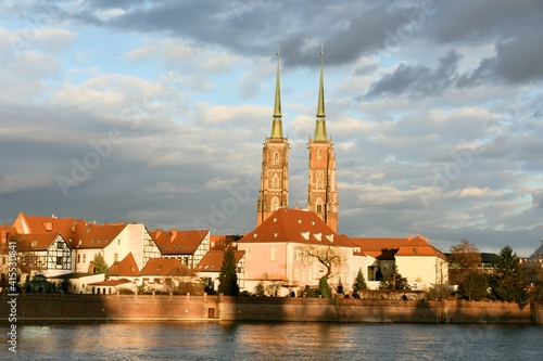 Wroclaw, zabytkowa dzielnica Ostrow Tumski, koscioly photo