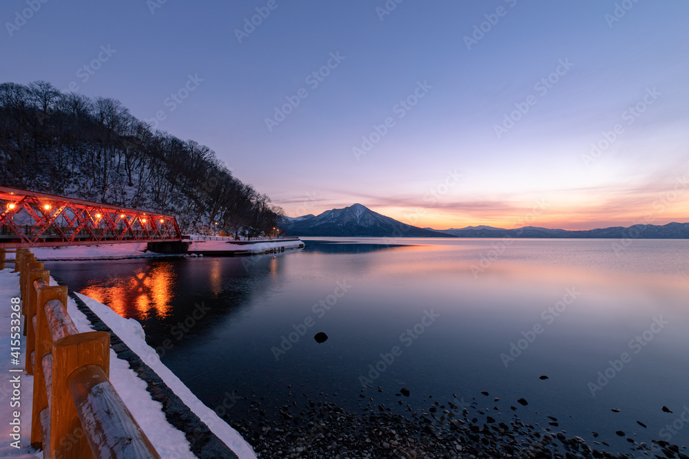 北海道　冬の支笏湖の夕景
