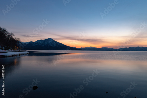 北海道 冬の支笏湖の夕景